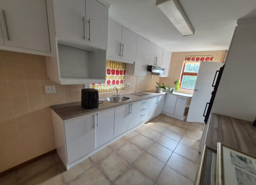 5 Bedroom Property for Sale in Bayview Western Cape